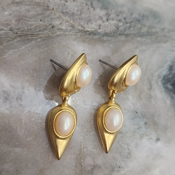 Gold and pearl drop earrings - Picture 4 of 7